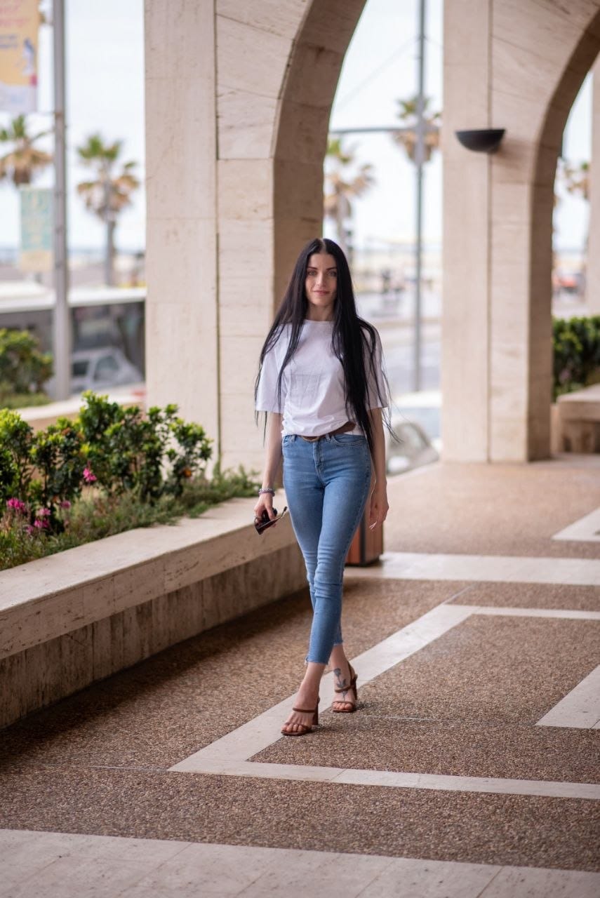 ליזה מסאזיסטית נדירה בת 25 -תל אביב