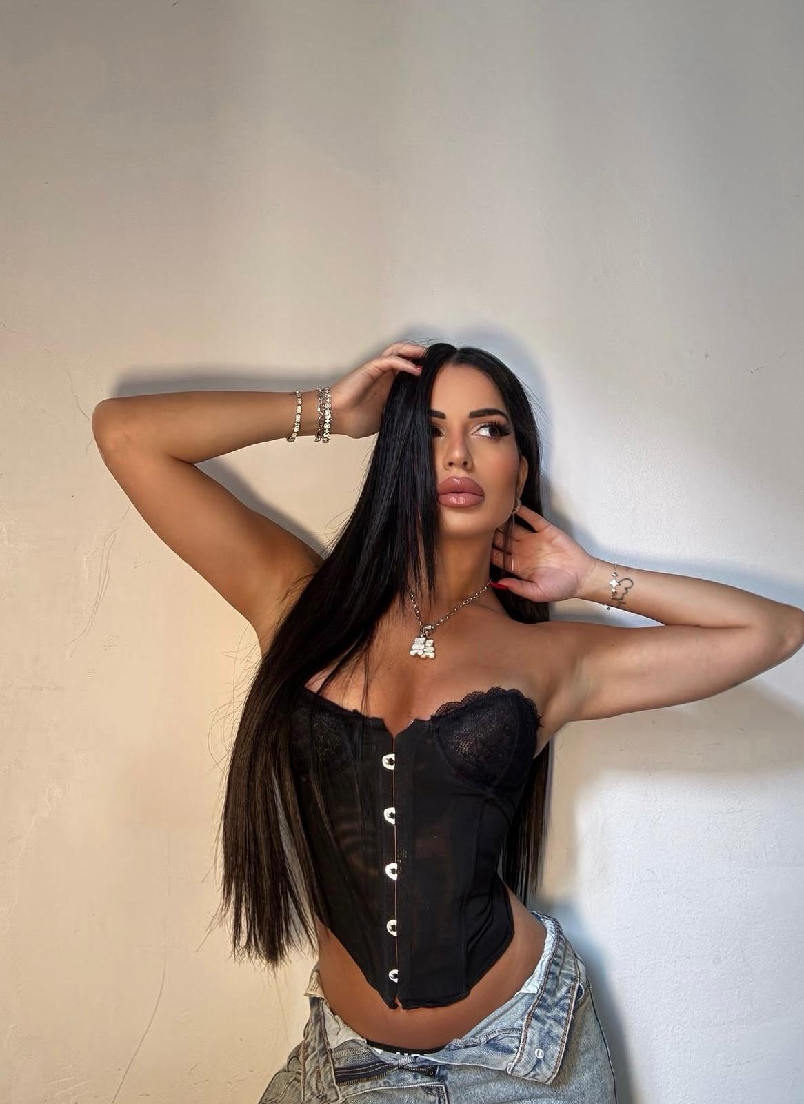 רזה תיירת מספרד בת 27 בחיפה
