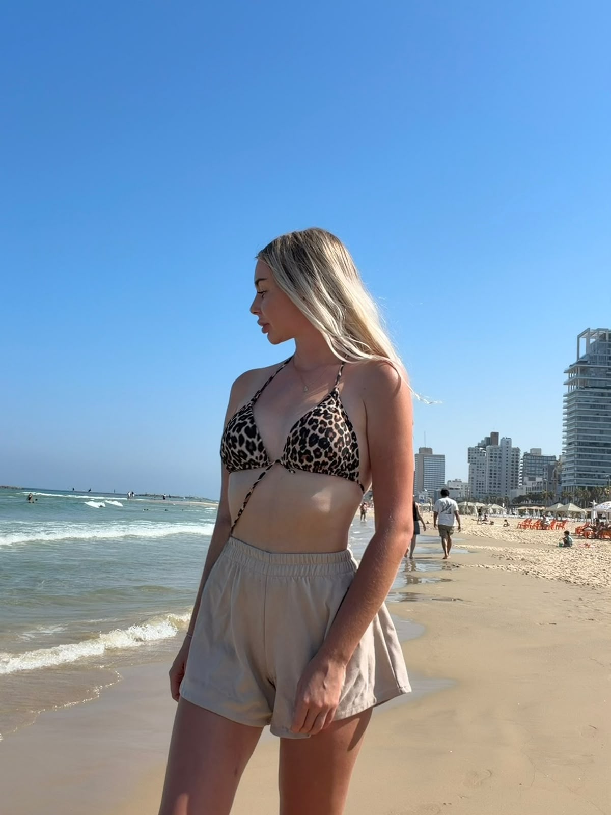 תל אביב – בחורה לעיסוי מפנק רזה